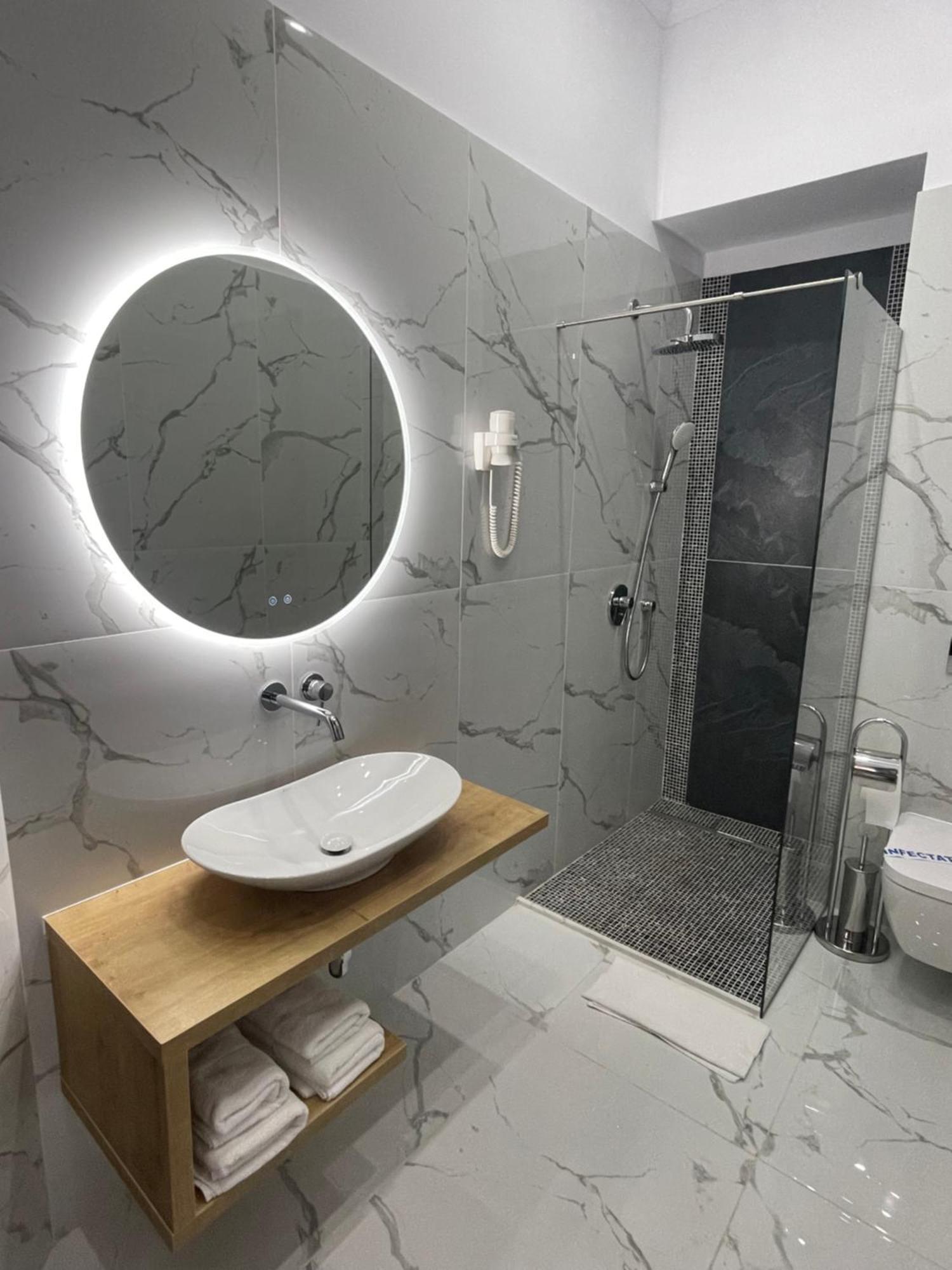 Hotel Europa Târgu Jiu Buitenkant foto